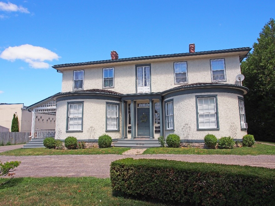 Regency Cottage Architectural Photos, Ontario