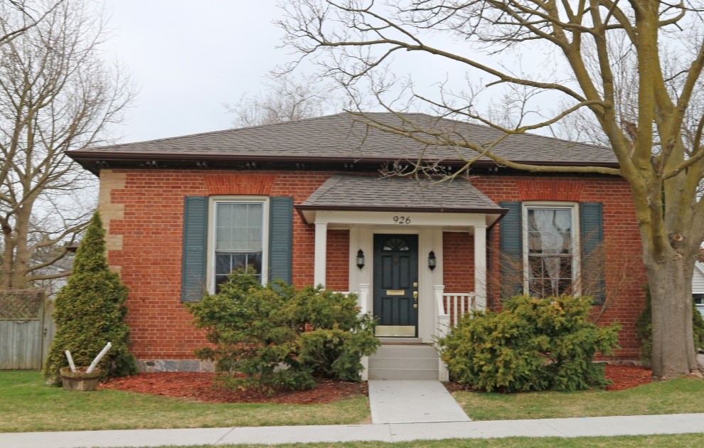 Regency Cottage Architectural Photos, Ontario