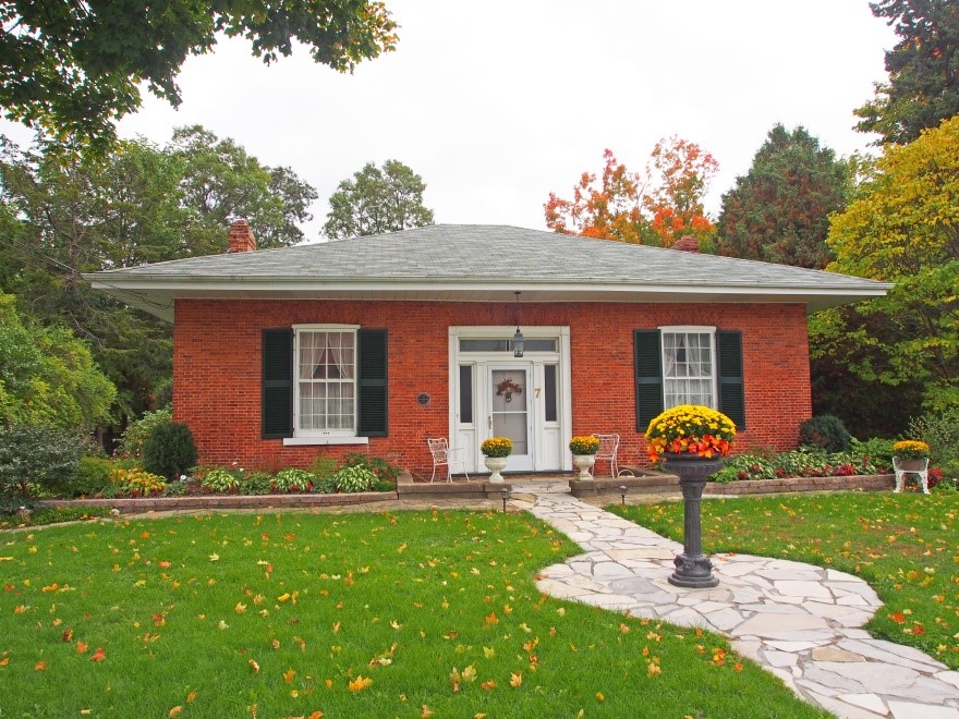 Regency Cottage Architectural Photos, Ontario